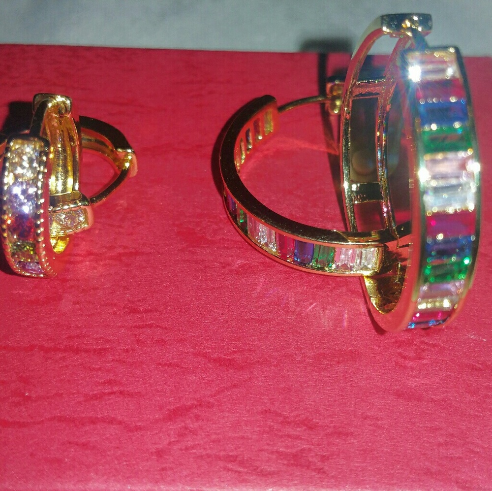 Color Stone Hoop Earrings